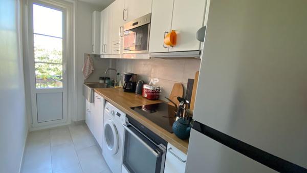 Appartement 2 pièces à vendre à Viroflay - Proche gare et écoles 268 000 € **  - Référence  690-C