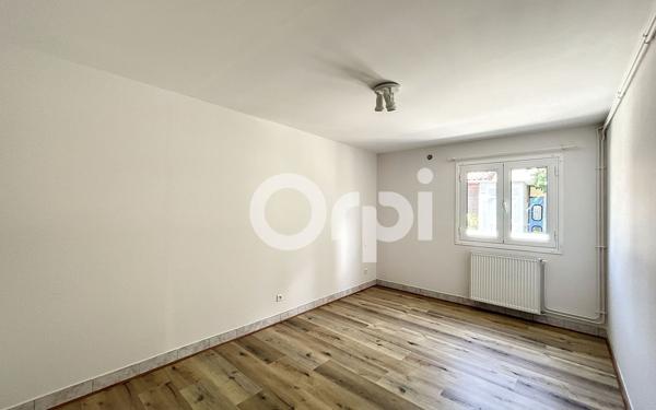 Appartement à louer    2 pièces •  Le Lardin-Saint-Lazare