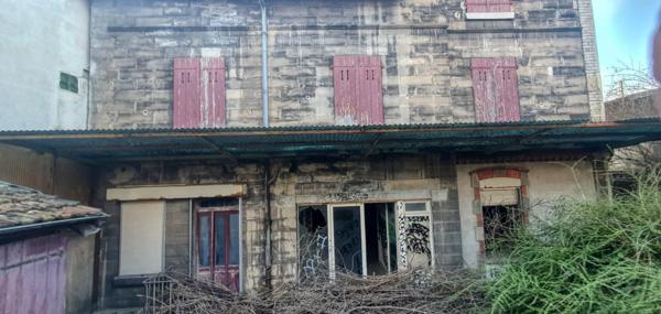 Doubs (25), à vendre Besançon, 5 Immeubles + 1 Atelier + terrain de 3417 m2 Besançon, quartier Chaprais.