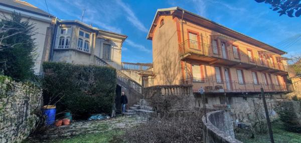 Doubs (25), à vendre Besançon, 5 Immeubles + 1 Atelier + terrain de 3417 m2 Besançon, quartier Chaprais.