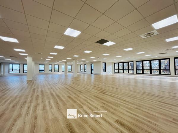 Bureaux à louer neufs à Genas dans parc tertiaire avec services