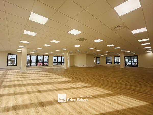 Bureaux à louer neufs à Genas dans parc tertiaire avec services