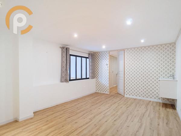 Location Local commercial49,09 m² - SAINT CYPRIEN (66750)