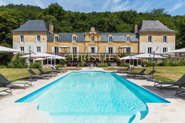 Château privé d’exception avec une activité de chambres d’hôtes de luxe établie