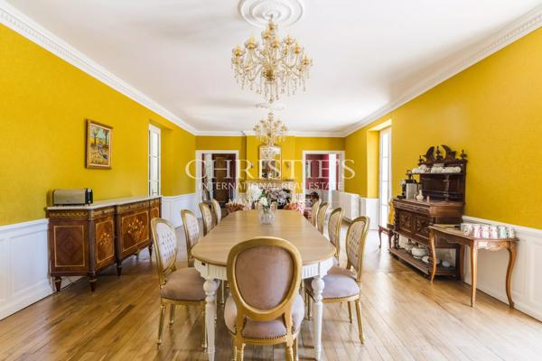 Château privé d’exception avec une activité de chambres d’hôtes de luxe établie