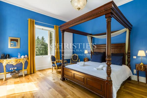 Château privé d’exception avec une activité de chambres d’hôtes de luxe établie