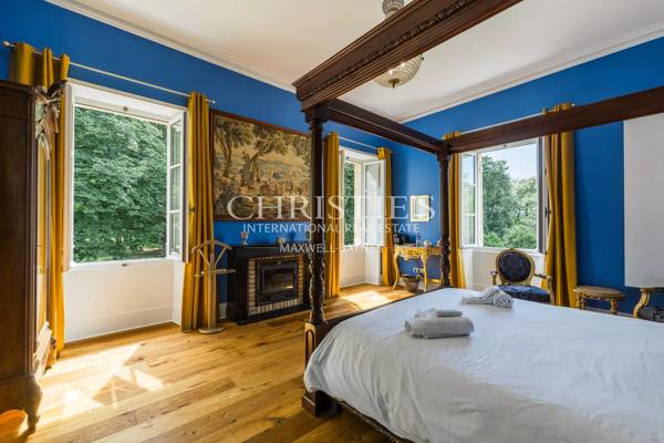 Château privé d’exception avec une activité de chambres d’hôtes de luxe établie