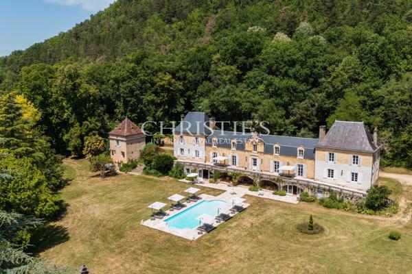 Château privé d’exception avec une activité de chambres d’hôtes de luxe établie