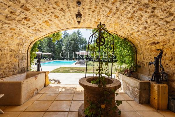 Château privé d’exception avec une activité de chambres d’hôtes de luxe établie