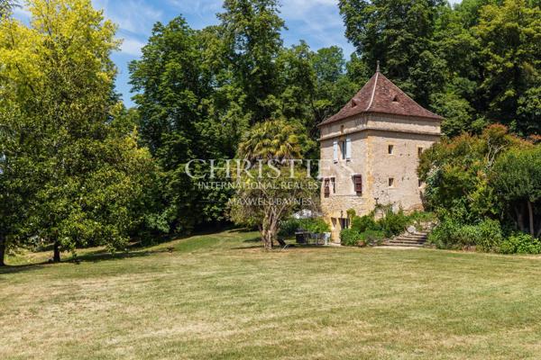 Château privé d’exception avec une activité de chambres d’hôtes de luxe établie