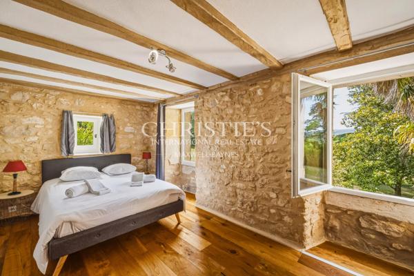 Château privé d’exception avec une activité de chambres d’hôtes de luxe établie