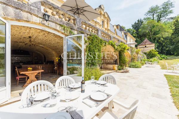 Château privé d’exception avec une activité de chambres d’hôtes de luxe établie