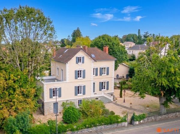 DEMEURE DE CARACTÈRE EN BORD DE CANAL | PARC DE 4 600 M² | CHARME & ÉLÉGANCE
