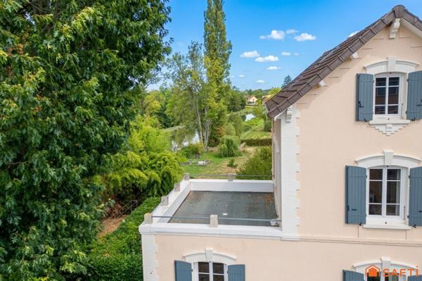 DEMEURE DE CARACTÈRE EN BORD DE CANAL | PARC DE 4 600 M² | CHARME & ÉLÉGANCE
