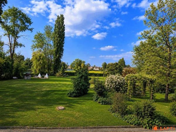DEMEURE DE CARACTÈRE EN BORD DE CANAL | PARC DE 4 600 M² | CHARME & ÉLÉGANCE