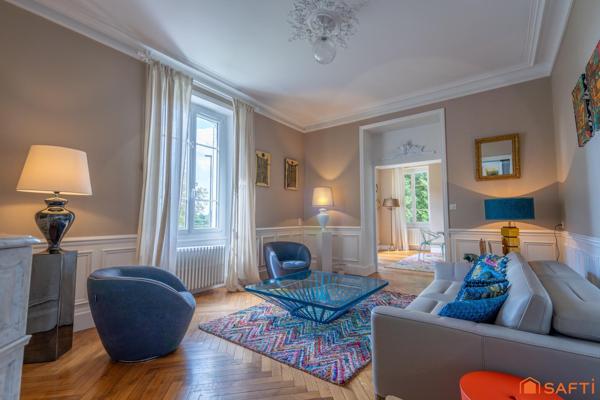 DEMEURE DE CARACTÈRE EN BORD DE CANAL | PARC DE 4 600 M² | CHARME & ÉLÉGANCE