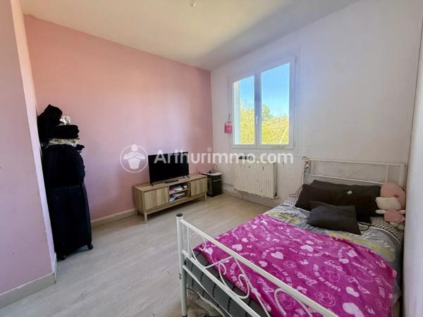 Vente                                                      Maison
                        
                     4 pièces                      69 m2                     à Neuvic