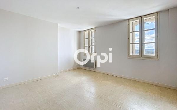 Appartement à vendre    3 pièces • 66 m2 Saint-Flour