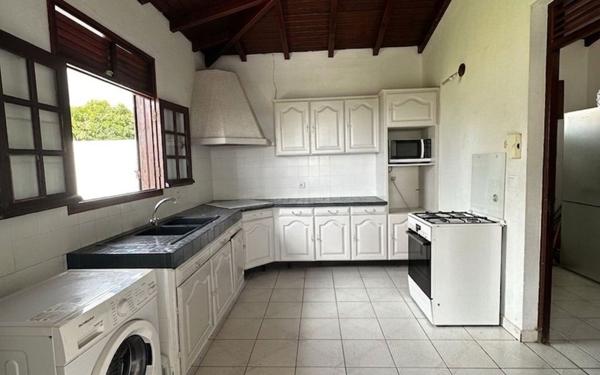 Maison à vendre    5 pièces •  Capesterre-Belle-Eau