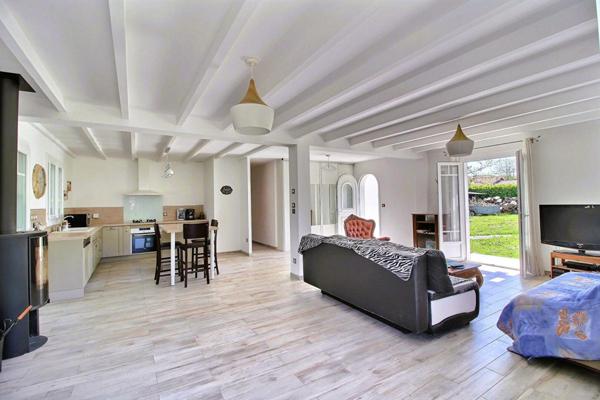 Maison T5 de plain-pied 145 M², garage 40 M², parcelle 1 250 M² à Saint-Loubès