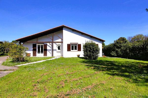 Maison T5 de plain-pied 145 M², garage 40 M², parcelle 1 250 M² à Saint-Loubès