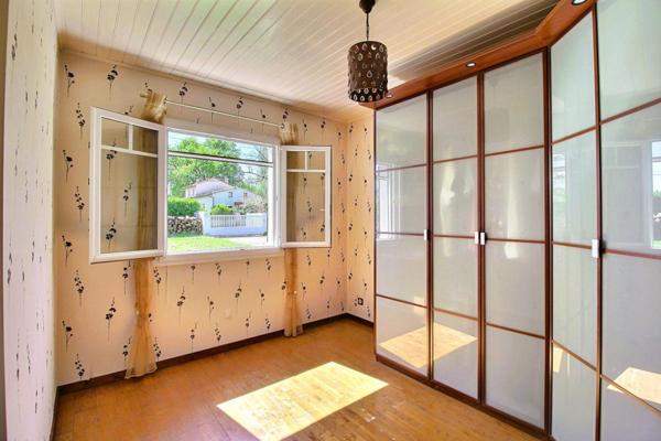 Maison T5 de plain-pied 145 M², garage 40 M², parcelle 1 250 M² à Saint-Loubès
