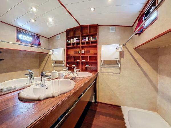 Péniche habitation + studio / 170 m² avec vue exceptionnelle