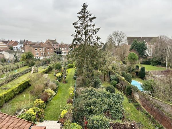 Maison Bourgeoise avec grand jardin à 5 mns de la gare.