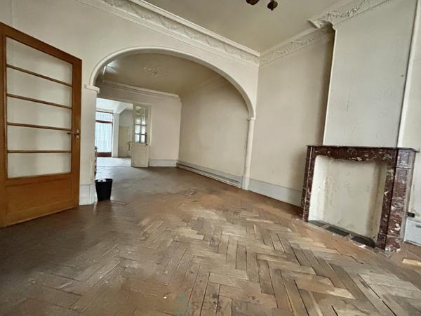 Maison Bourgeoise avec grand jardin à 5 mns de la gare.