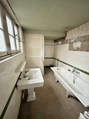 Maison Bourgeoise avec grand jardin à 5 mns de la gare.