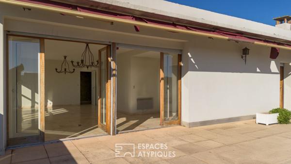 Grand appartement traversant avec belle terrasse , vue dominante et garage , centre ville