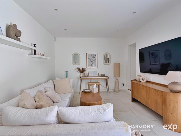 Rare à la vente – Maison entièrement rénovée avec piscine et sans vis-à-vis