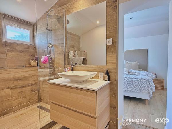 Rare à la vente – Maison entièrement rénovée avec piscine et sans vis-à-vis
