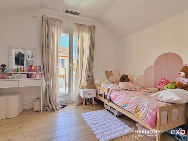 Rare à la vente – Maison entièrement rénovée avec piscine et sans vis-à-vis