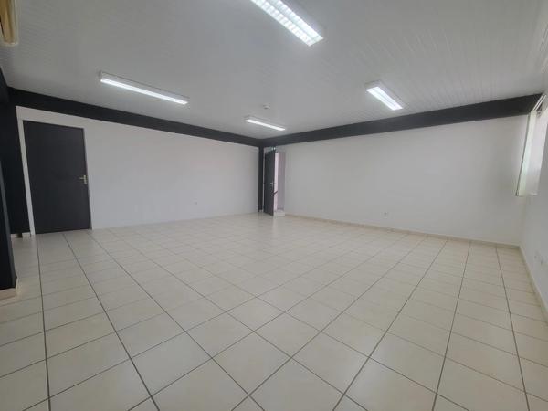 Immeuble commercial r+2 - Cayenne Centre Ville
