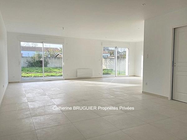 Plain pied de 114 m2 -  3 chambres- garage - grand jardin clos- quartier résidentiel