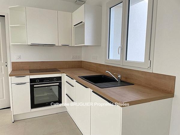 Plain pied de 114 m2 -  3 chambres- garage - grand jardin clos- quartier résidentiel