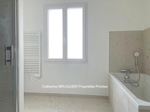 Plain pied de 114 m2 -  3 chambres- garage - grand jardin clos- quartier résidentiel