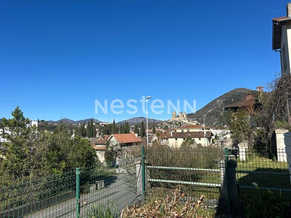 A VENDRE MAISON AVEC VUE SUR LE CHATEAU + GARAGE + JARDIN