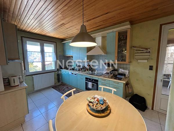 A VENDRE MAISON AVEC VUE SUR LE CHATEAU + GARAGE + JARDIN