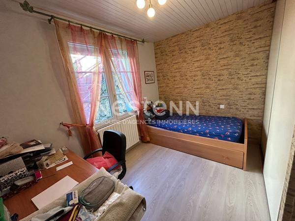 A VENDRE MAISON AVEC VUE SUR LE CHATEAU + GARAGE + JARDIN