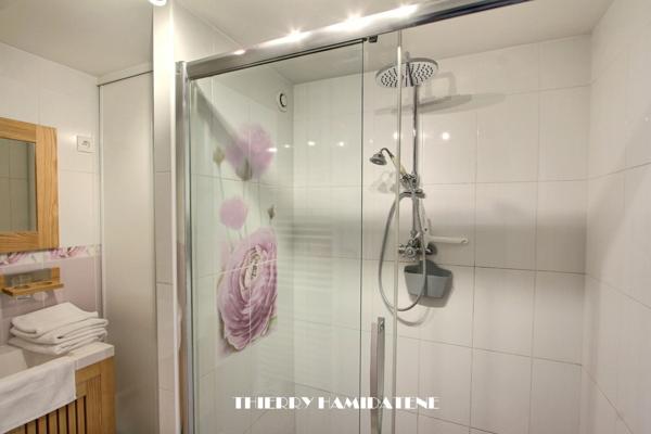 CENTRE VILLE !! IMMEUBLE DE RAPPORT R+1 - 3 GRANDS STUDIOS TOUTE EQUIPES LOUES A L ANNEE en résidence hotelliere RENTA 30.000 euros EUROS ANNUEL