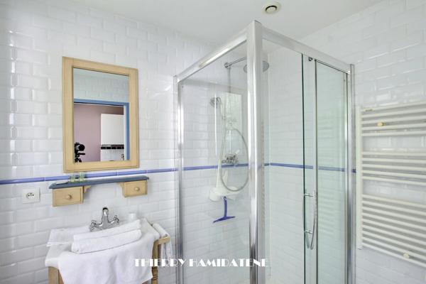 CENTRE VILLE !! IMMEUBLE DE RAPPORT R+1 - 3 GRANDS STUDIOS TOUTE EQUIPES LOUES A L ANNEE en résidence hotelliere RENTA 30.000 euros EUROS ANNUEL