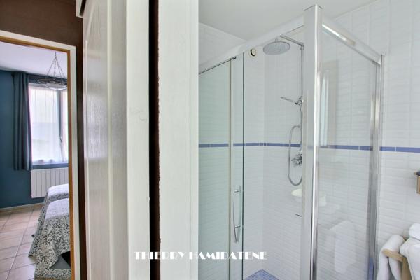 CENTRE VILLE !! IMMEUBLE DE RAPPORT R+1 - 3 GRANDS STUDIOS TOUTE EQUIPES LOUES A L ANNEE en résidence hotelliere RENTA 30.000 euros EUROS ANNUEL