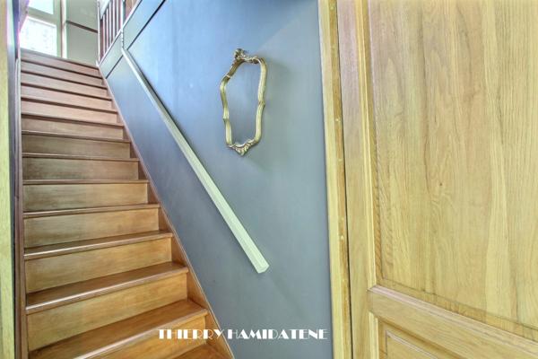 CENTRE VILLE !! IMMEUBLE DE RAPPORT R+1 - 3 GRANDS STUDIOS TOUTE EQUIPES LOUES A L ANNEE en résidence hotelliere RENTA 30.000 euros EUROS ANNUEL