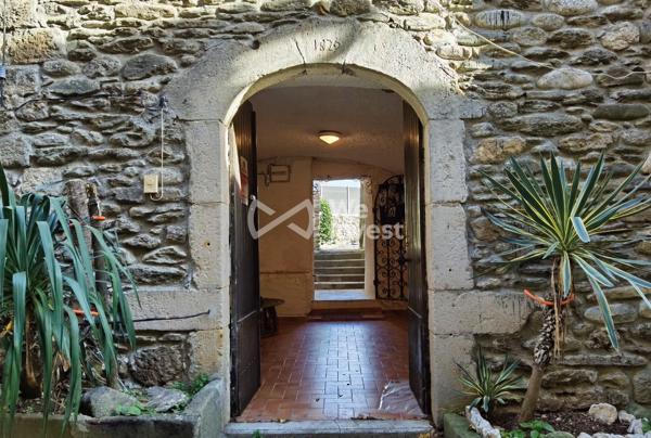Maison en pierre de caractère avec piscine à Gravières (07140)