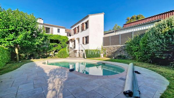 Maison en pierre de caractère avec piscine à Gravières (07140)