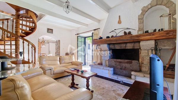 Maison en pierre de caractère avec piscine à Gravières (07140)