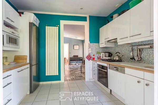 Maison atypique avec jardin et piscine