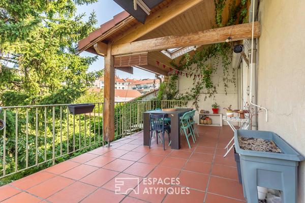 Maison atypique avec jardin et piscine